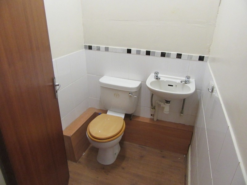Cloakroom/w.c