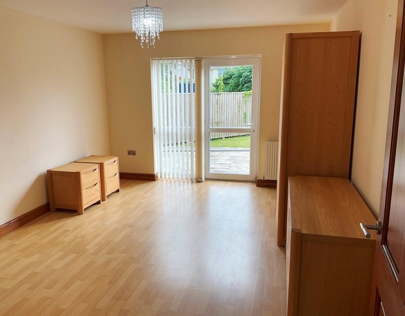 Guest suite with ensuite bathroom